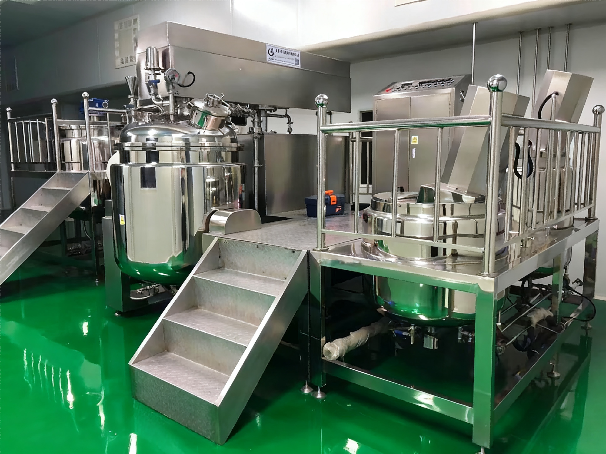 真空ホモゲナイザー乳化ミキサーはどの業界で使用されていますか?